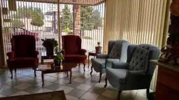 Traveler's Uptown Motel 10