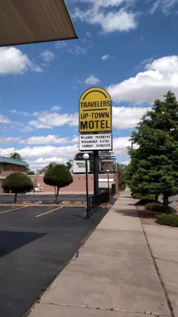 Traveler's Uptown Motel 9